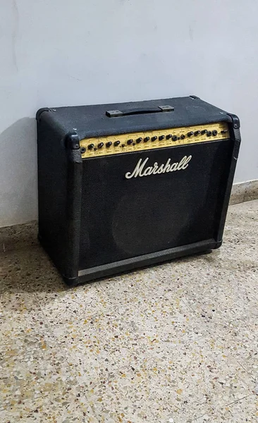 Old Dirty Marshall Guitar Amp Floor Musical Equipment 2018 — стоковое фото