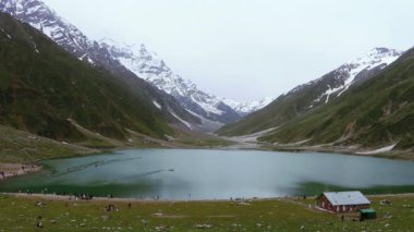Göl Saif Al Malook Naran Valley, kağan, Kpk, Pakistan bulutlu havalarda güzel çekim
