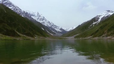Göl Saif Al Malook Naran Valley, kağan, Kpk, Pakistan bulutlu havalarda güzel çekim