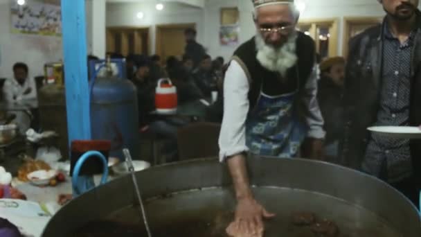 Chapli Chappal Kabab Restaurante Local Una Sartén Grande Valle Naran — Vídeos de Stock