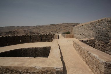 Üst kısmındaki tarihi Ranikot fort, Sindh, Pakistan