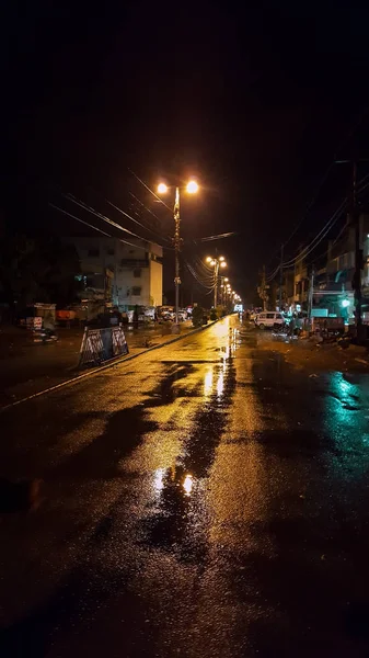 카라치의 거리 밤에 비 후 — 스톡 사진