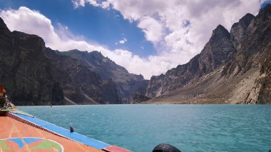 Güzel turistik yer ve mavi su gölü, attabad gölü