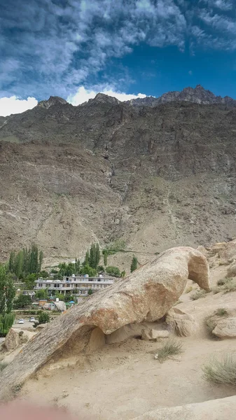 Eagle shape Rock op de hunza View Point, bij Eagle's nest, — Stockfoto