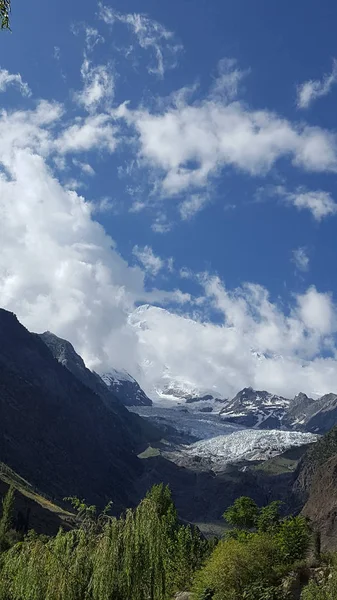 라카포시 - 장엄하고 아름다운 산 봉우리 라카포시, — 스톡 사진