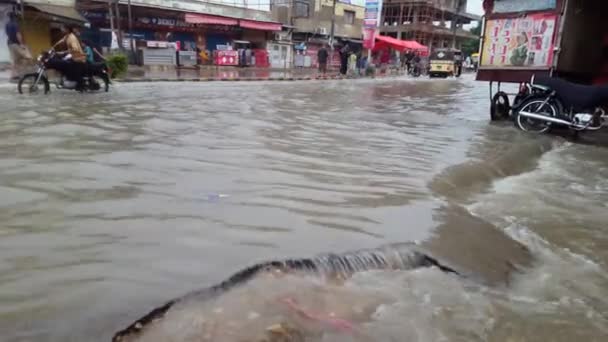 Condizione Acqua Alta Sulle Strade Dopo Forti Piogge Malir Town — Video Stock