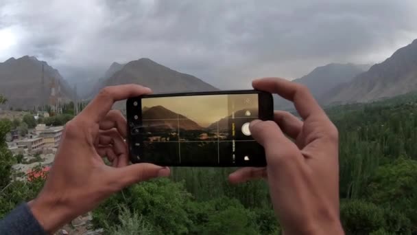Tourist Taking Picture Beautiful Valley Hunza Cloudy Day Gilgit Baltistan — Stock Video