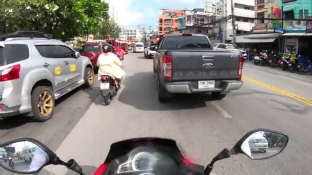 Torurist Riding Red Rental Bike Stop Traffic Signal Roads Phuket — Wideo stockowe