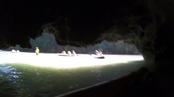 Caiaque Nas Cavernas Lagoa Ilha Phuket Thailnad 2019 — Vídeo de Stock