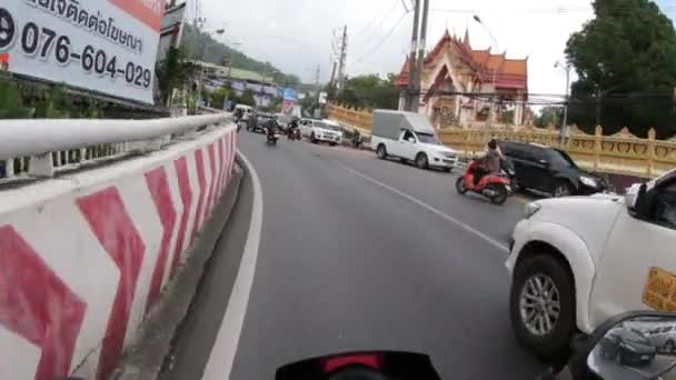 Torurist Riding Bike Phuket Patong Tajlandia 2019 — Wideo stockowe