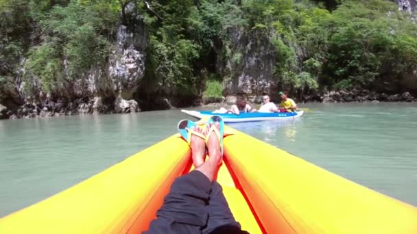 Tantos Turistas Navegando Kayak Las Cuevas Laguna Isla Phuket Tailandia — Vídeos de Stock