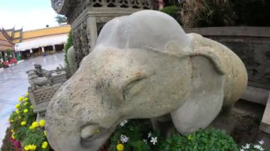 Fil heykeli Wat Suit Thepwararam Budist tapınağı Bangkok, Tayland