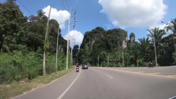 Körning Till Vacker Utsikt Över Lime Stone Hills Krabi Thailand — Stockvideo