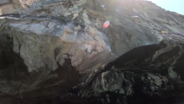 Entrando Uma Caverna Kayan Ilha Phuket Thailnad 2019 — Vídeo de Stock