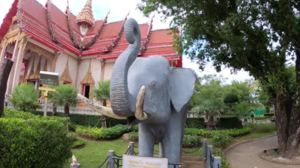 2019年11月18日 泰国穆昂普吉县Chalong分区的大象雕像Wat Chalong寺 — 图库视频影像