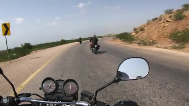 Motocycliste Moto Sur Autoroute Avec Groupe Motocyclistes Par Une Journée — Video