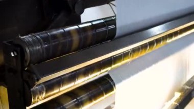 Dokuma tezgahı kapanıyor. Üretim.