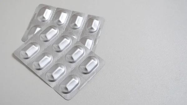 Kapsel Piller Medicin Silver Aluminium Blister Pack Isolerad Vit Bakgrund — Stockfoto