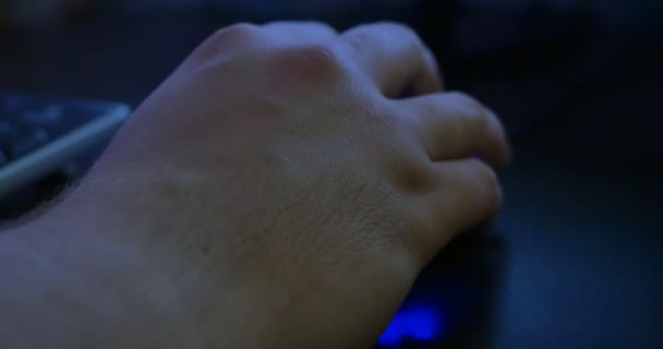 Mens hand using mouse in dark. Gamer playing at night. Close up — Stock Video