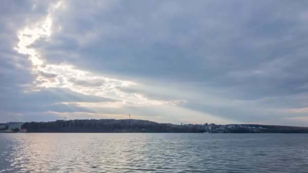 Incredible sun rays moving over city lake landscape. Time lapse — Stock Video