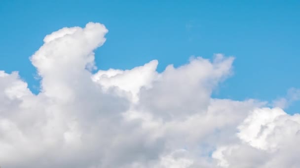 Witte wolken tijdspanne. bewolkte hemel bij mooi weer — Stockvideo