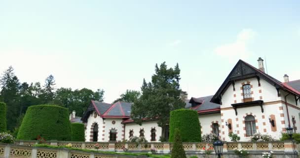 Hermesvilla Palace in Lainzer Tiergarten. Oude architectuur in de buurt van Wenen, Oostenrijk — Stockvideo