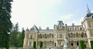 Lainzer Tiergarten'daki Hermesvilla Sarayı. Viyana yakınlarındaki eski mimari, Avusturya