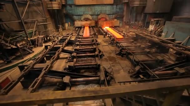 Bergbau und Metallschmieden. große Stahlwerke. Walzmetallfabrik. — Stockvideo