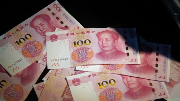 Банкноты в юанях Китая. Китайские деньги — стоковое видео