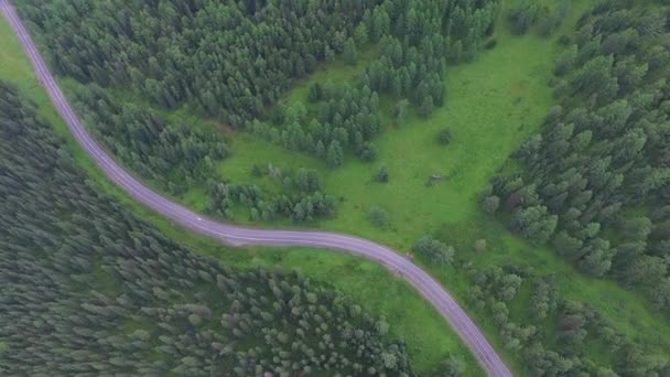 Vídeo aéreo en una cordillera, con un dron . Clip De Vídeo