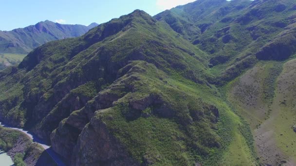 空中视频在山脉的范围内, 与无人机. — 图库视频影像