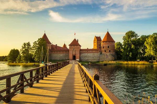Trakai замок - популярністю у туристів в Литві — стокове фото