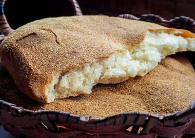 Bir semt pazarı geleneksel Fas ekmek
