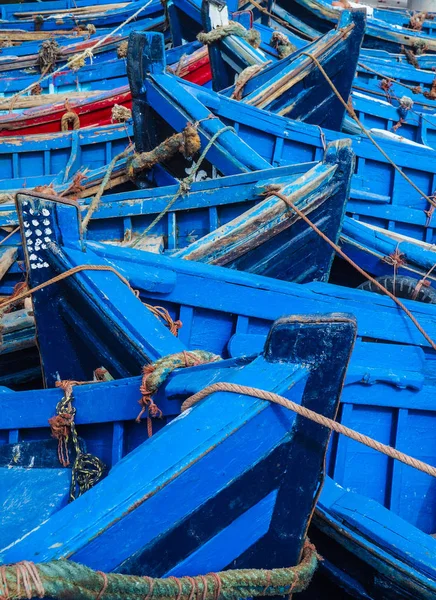 Hermosos barcos azules en el puerto antiguo de Essaouira, Marruecos —  Fotos de Stock