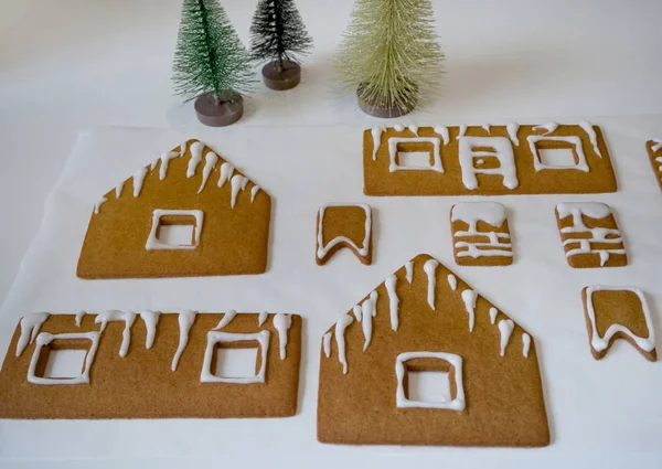 Making of gingerbread house for Christmas or new year — Stock Photo, Image