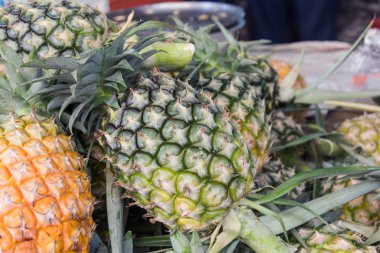 Ananas piyasada yığını