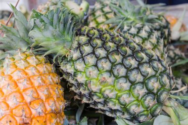 Ananas piyasada yığını
