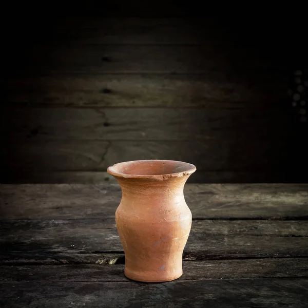 静物与一只花瓶 陶器上木 图库照片