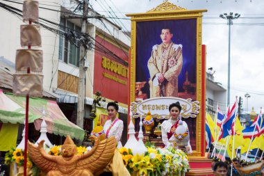 Loei,Tayland-6 Temmuz 2019 : Phi Ta Khon festivali, Phi Ta Khon maskeleri ve maskeleri uluslararası, 6 Temmuz 2019 tarihinde Tayland'ın Loei eyaletinde yağmurlu mevsimde Phi Ta Khon festivalini göstermek için dans