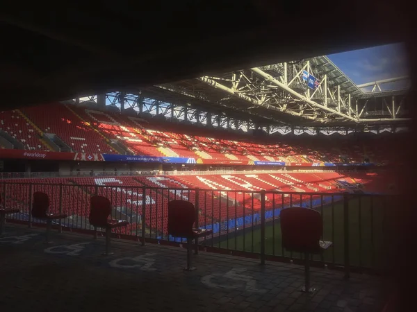 MOSCOW, RUSSIA - JUNHO, 13, 2018: Otkritie Arena, estádio de futebol Spartak incluído na candidatura da Rússia para a Copa do Mundo FIFA de 2018, fundo de esporte escuro — Fotografia de Stock