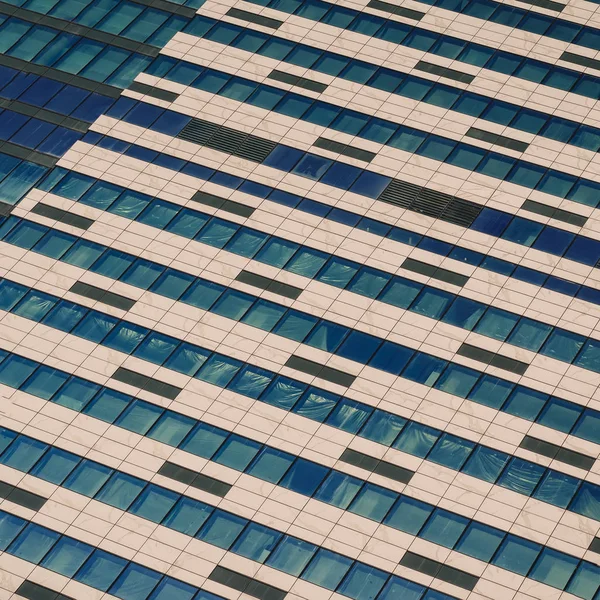 Windows Pod Budowę Wieżowca Widok Przodu Nowoczesną Szklaną Betonowa Wysokościowy — Zdjęcie stockowe