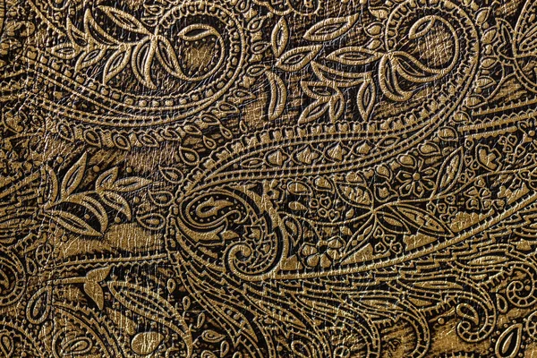 Texture of golden brown genuine leather close-up, with embossed floral trend pattern, wallpaper or banner design — Stock Photo, Image