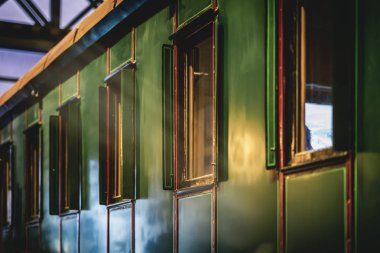 Bir eski moda tren closeup hayvanların taşınması. Absract vintage arka plan