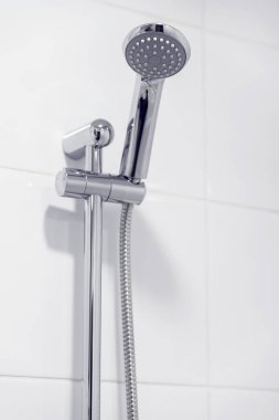 Krom duş banyo, beyaz samimi iç