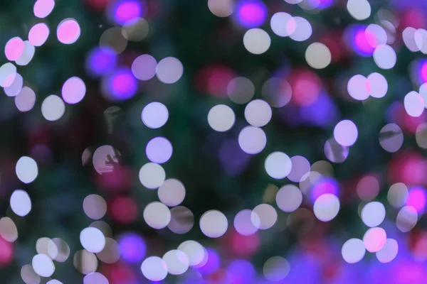 Αφηρημένο πολύχρωμο βιολετί μωβ bokeh σχεδιασμό, αποεστιασμένη φώτα, ιστορικό διακοπών. Ιδέα εορτών, Χριστούγεννα, Πρωτοχρονιάτικο σκηνικό — Φωτογραφία Αρχείου