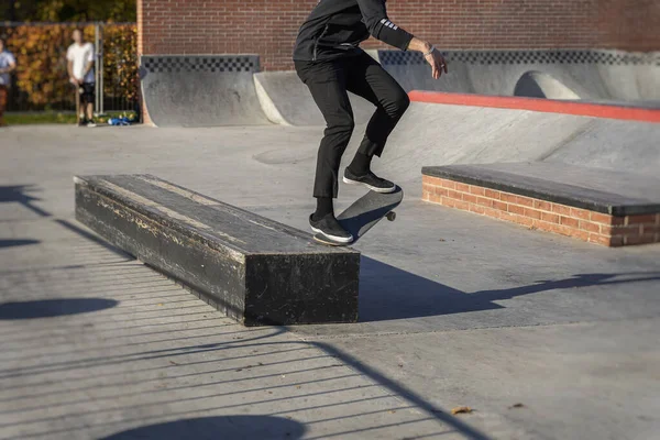 Young guy jumping skateboard on a special hill. Street sport, active lifestyle — Stock Photo, Image