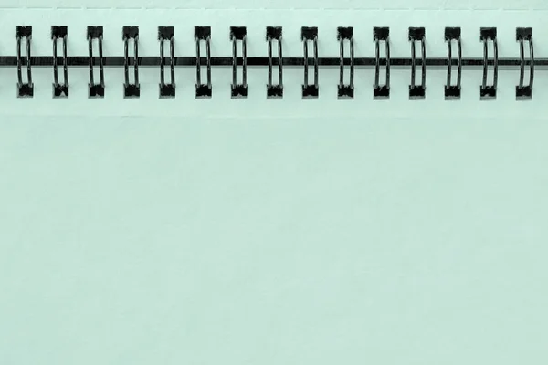 Textura de papel artístico, notebook, em espiral para esboços, cor de hortelã verde claro, fundo moderno, espaço de cópia — Fotografia de Stock