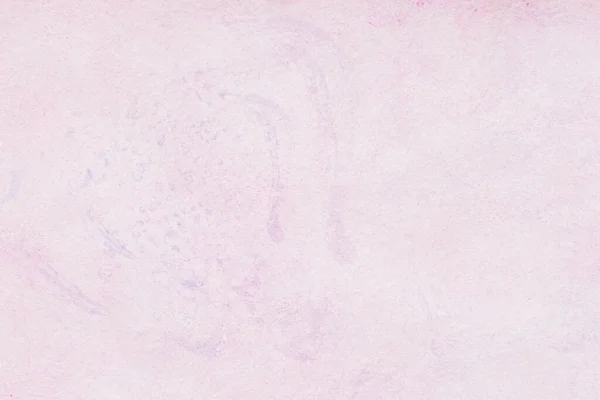 水色の汚れ ピンク紫色の色合いのストローク 抽象水彩画の背景 繊細な色合い 手描きの背景 紙の質感 — ストック写真