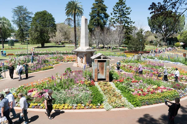 Toowoomba Australien September 2018 Besökare Som Njuter Den Vackra Blomsterträdgården Royaltyfria Stockbilder