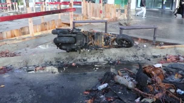 París Francia Coches Quemados Después Que Los Manifestantes Lucharon Los — Vídeo de stock